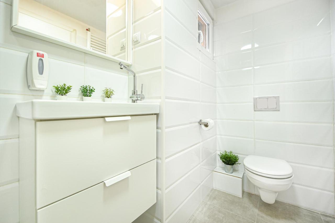 Spacious 1Br In The City Center - Amazing For Extended Stays Bukarest Kültér fotó