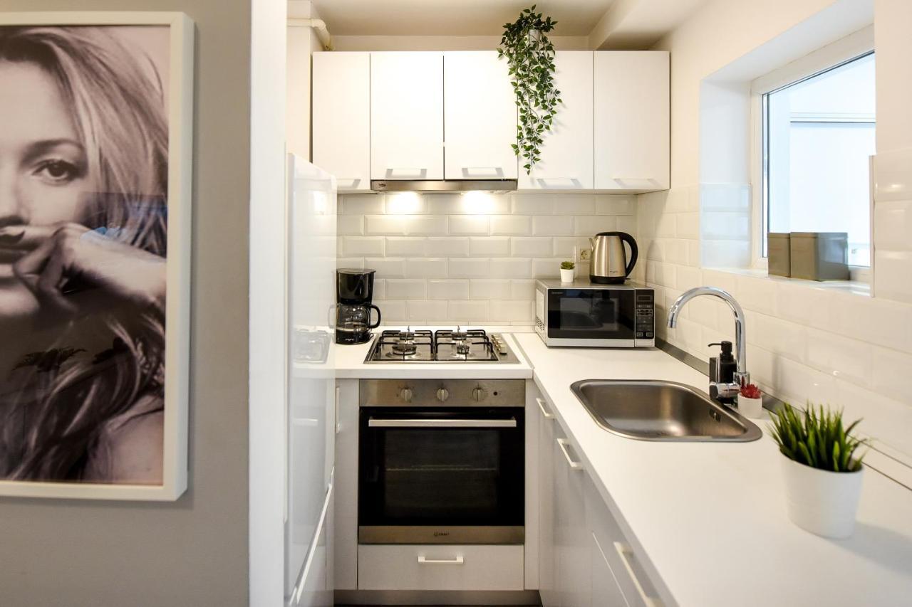Spacious 1Br In The City Center - Amazing For Extended Stays Bukarest Kültér fotó
