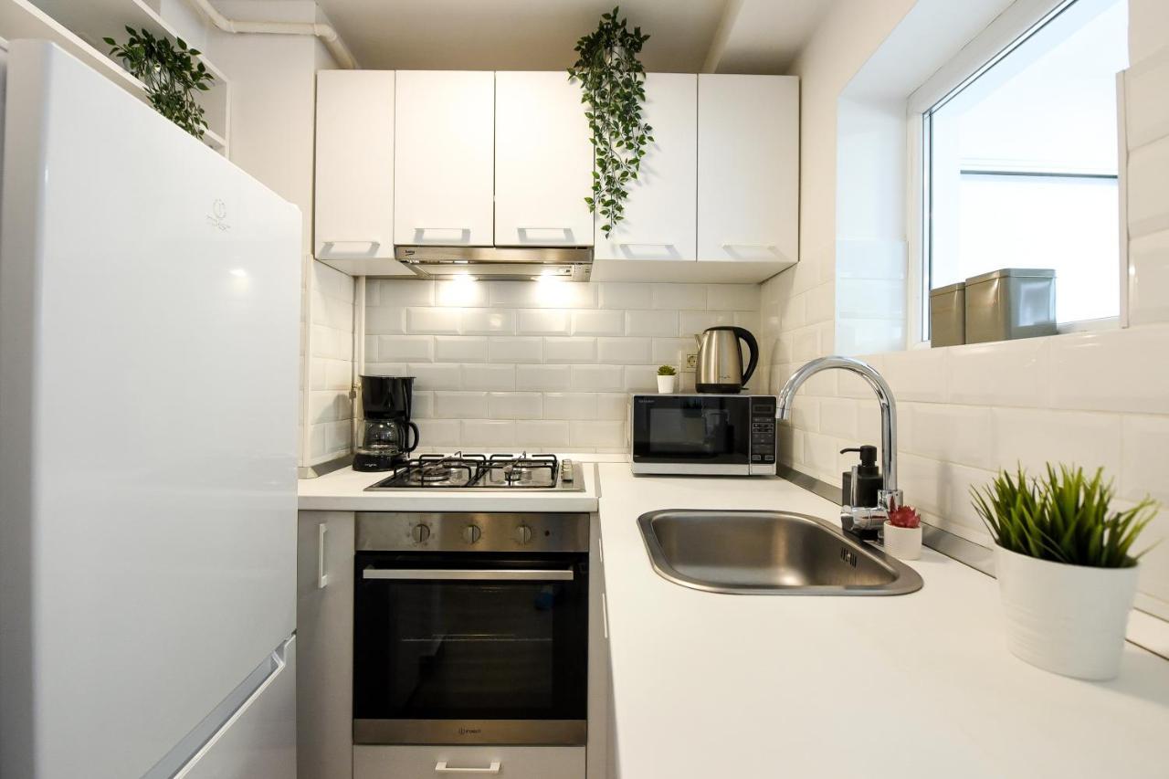 Spacious 1Br In The City Center - Amazing For Extended Stays Bukarest Kültér fotó